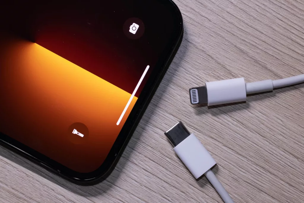 iPhone15將採用type-c的全新USB-C充電接頭